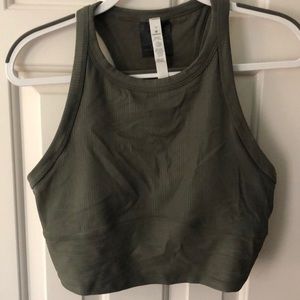 Cropped workout tank top